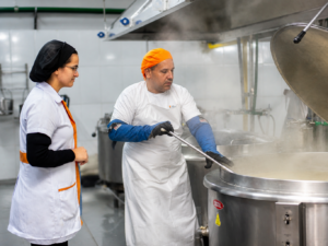 A ENGENHARIA INVISÍVEL DA ALIMENTAÇÃO ESCOLAR: O QUE ACONTECE ANTES DA MERENDA CHEGAR AO PRATO DE MILHARES DE ESTUDANTES